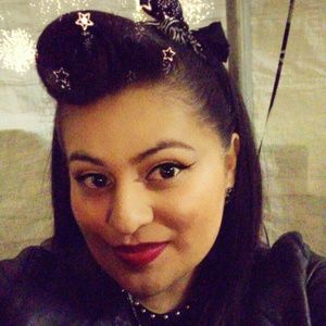 Meet your Posher, Claudia